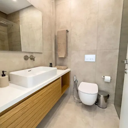 After B00klng Must Scаn Qr-c0dе --2 Bedroom Modern With View Vakantiehuis
