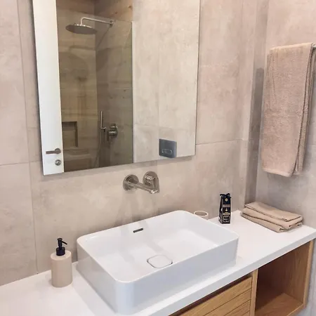 After B00klng Must Scаn Qr-c0dе --2 Bedroom Modern With View Vakantiehuis Paphos